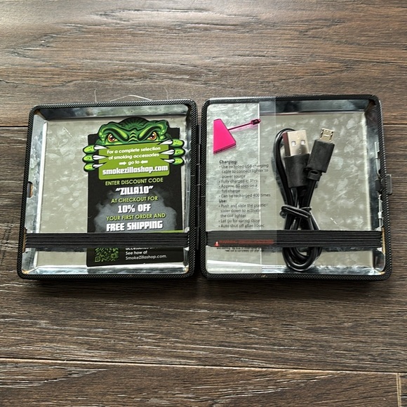 Smokezilla USB Cigarette light/case,push/slide 4 hot coil, “Wolf” logo - Picture 5 of 7